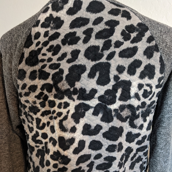Leopard Print Glamour Sweatshirt - Picture 3 of 4